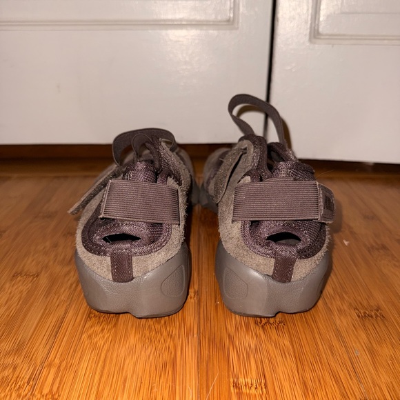 Nike Air Rift sneakers in Brown - Picture 7 of 9